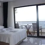 The Lavington Beach Чынарджык