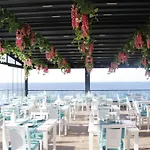 Отель The Lavington Beach *