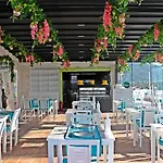 The Lavington Beach Отель