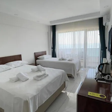 The Lavington Beach فندق