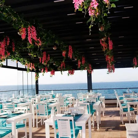 Отель The Lavington Beach