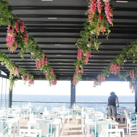 The Lavington Beach Hotel *