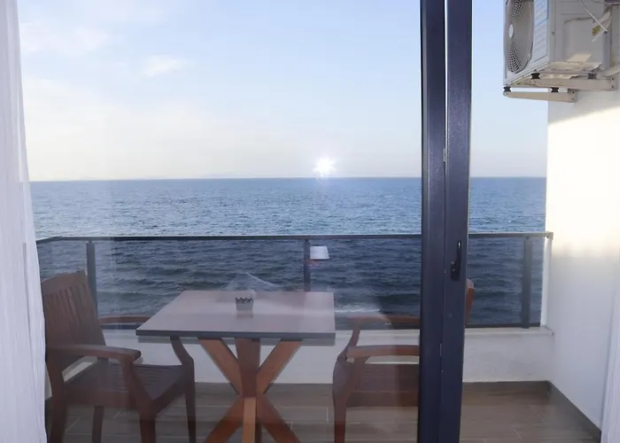 Hotel The Lavington Beach *