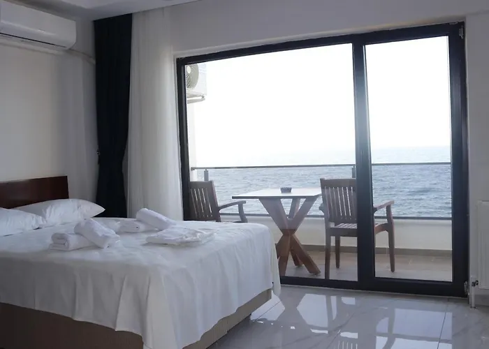 The Lavington Beach Çınarcık