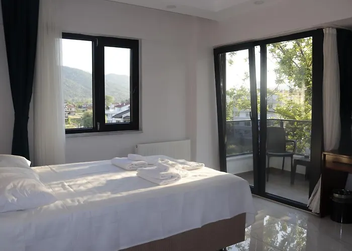 The Lavington Beach Hotel *