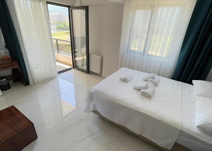 The Lavington Beach Hotel