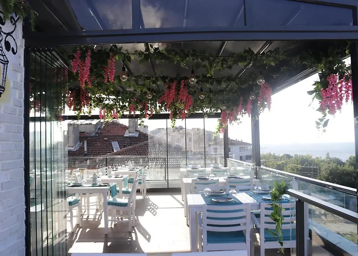 Hotel The Lavington Beach *