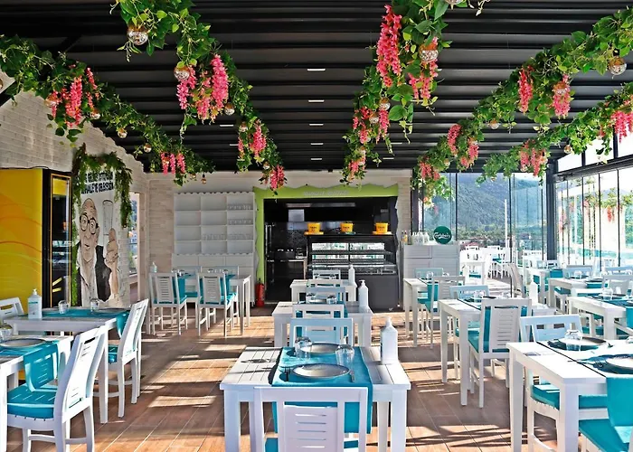 The Lavington Beach Hotel