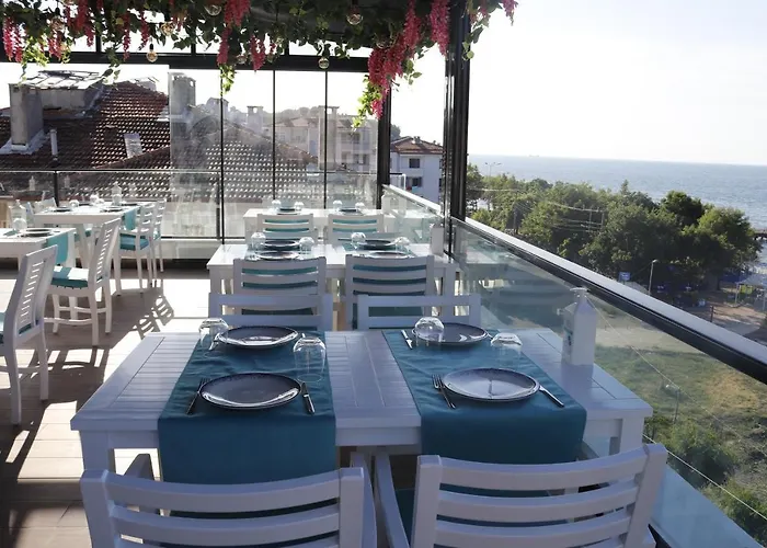 The Lavington Beach * Çınarcık