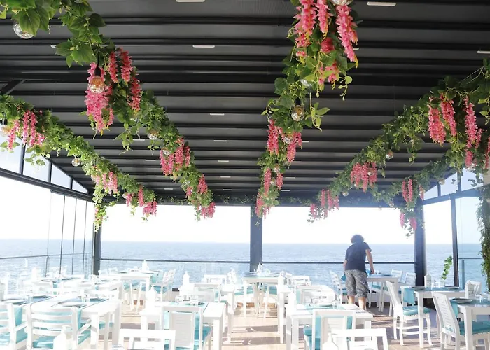 The Lavington Beach Hotel *